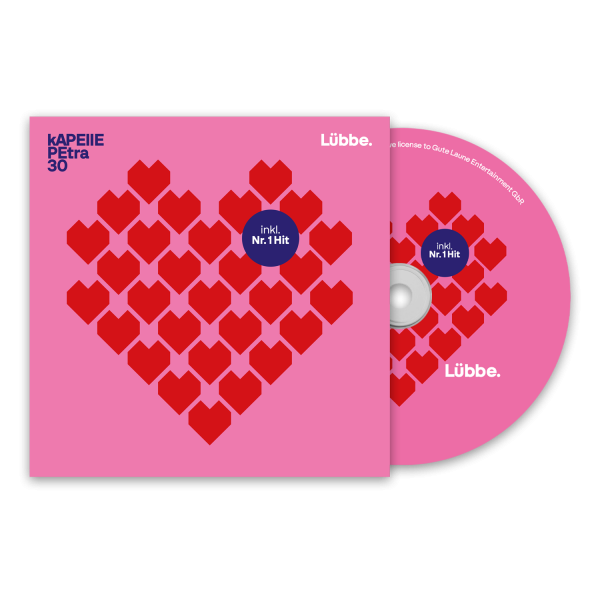Das Bild zeigt ein pinkes CD-Cover mit vielen roten Herzen, die gemeinsam eine große Herzform bilden. Oben stehen Titelangaben "Kapelle Petra 30" und „Lübbe“. Rechts daneben liegt die passende CD im gleichen Design.