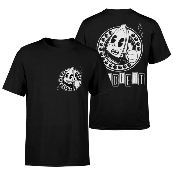 Das Bild zeigt ein schwarzes T-Shirt mit einem Comic-Bügeleisen in einem Kreis, das den Daumen nach oben streckt. Vorne ist das Motiv klein, hinten groß mit dem Schriftzug „LIEDFETT“.