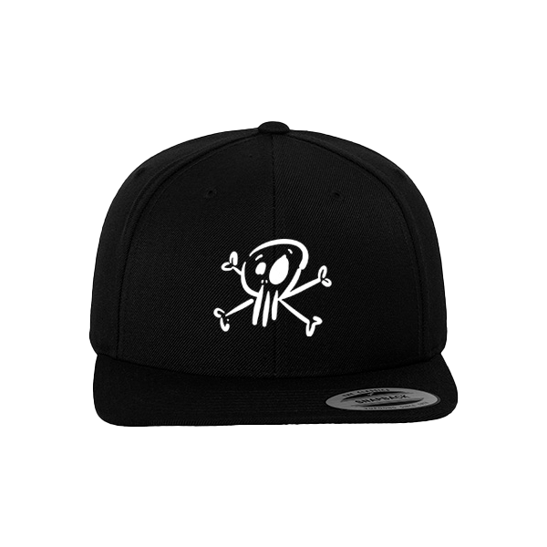 Schwarze Snapback-Cap mit gesticktem, weißen Totenkopf-Design auf der Vorderseite. Der Totenkopf hat ein Comic-Stil mit gekreuzten Knochen und einem leicht verzerrten Gesichtsausdruck.